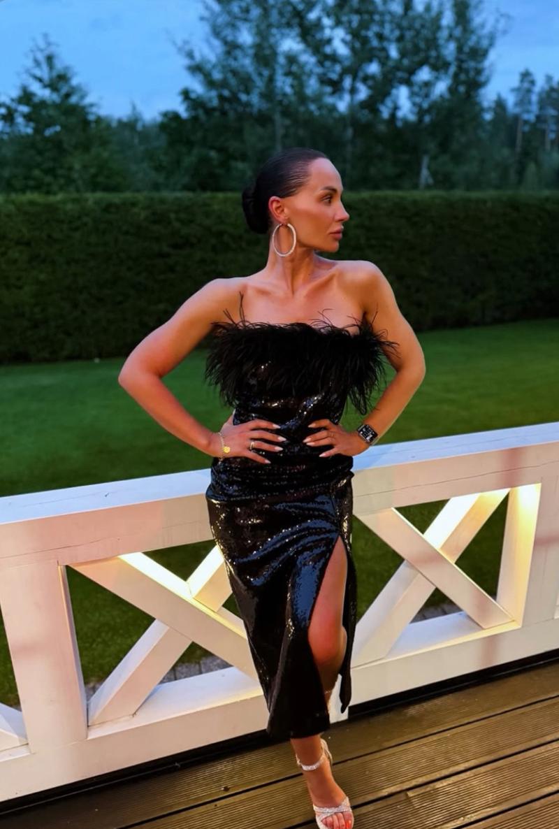 Juoda Sequin kokteilinė suknelė